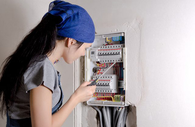 Signes de problèmes électriques à la maison